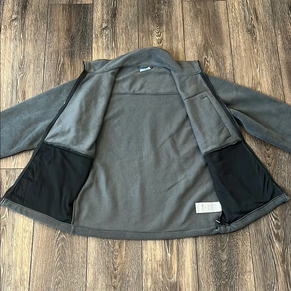 Columbia Two-Tone Fleece Jacket in Black and Gray Adult Size Small